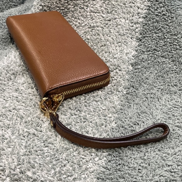 Michael Kors wristlet purse - Picture 9 of 10